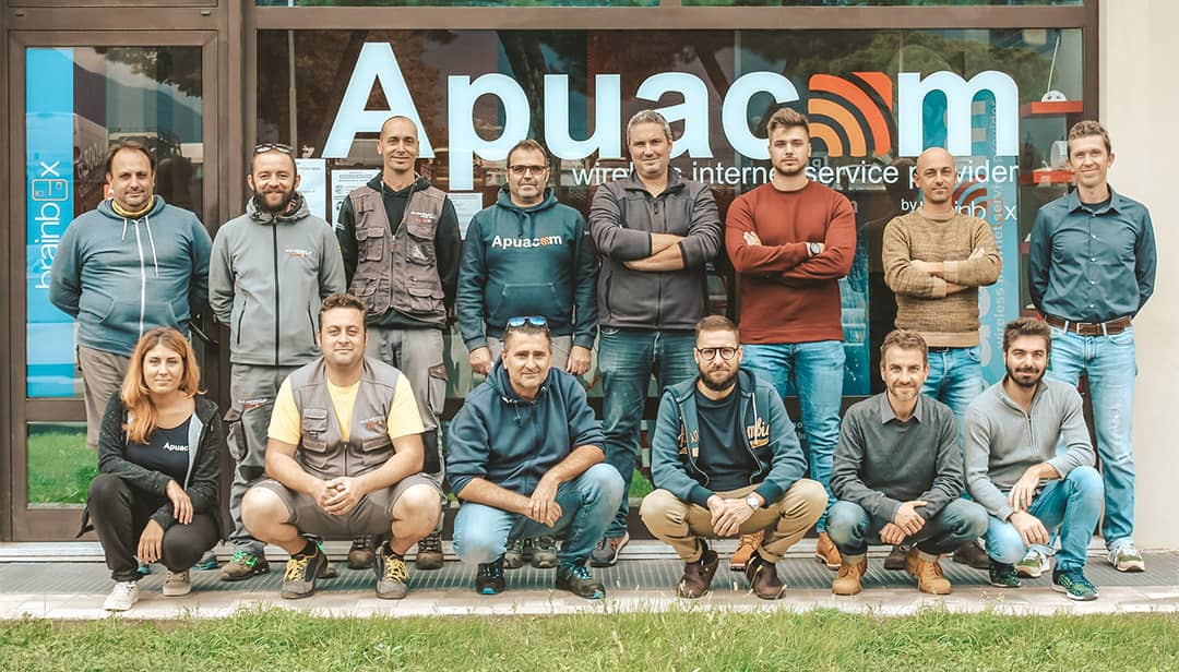 Chi siamo: alcuni membri del team di Apuacom